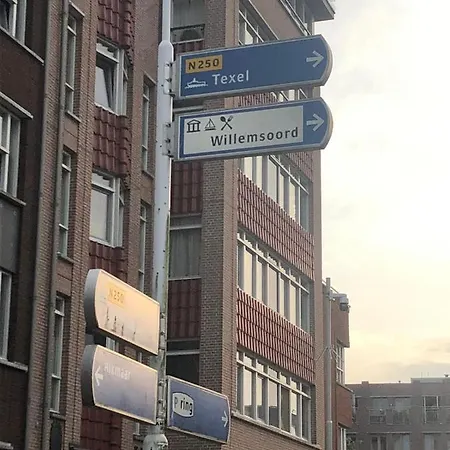Fijn Vakantiehuis In Het Centrum Aan De Haven, Op Loopafstand De Zee En De Boot Texel * Den Helder