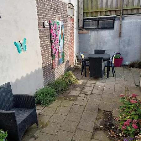 Fijn Vakantiehuis In Het Centrum Aan De Haven, Op Loopafstand De Zee En De Boot Texel Holiday home Den Helder